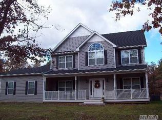 5 Lidge Dr, Farmingville, NY 11738