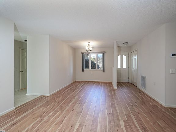 4th image of 304 Summerside Dr