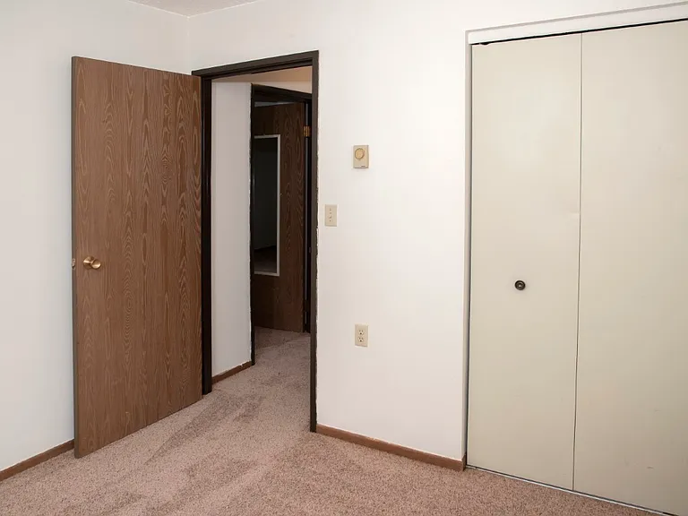 Laurel Place Apartments — Photo 36