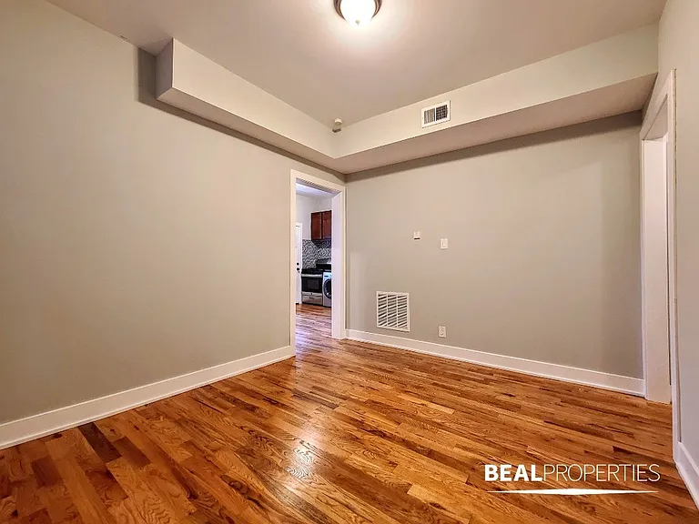 641 W Oakdale Ave #3 — Photo 9
