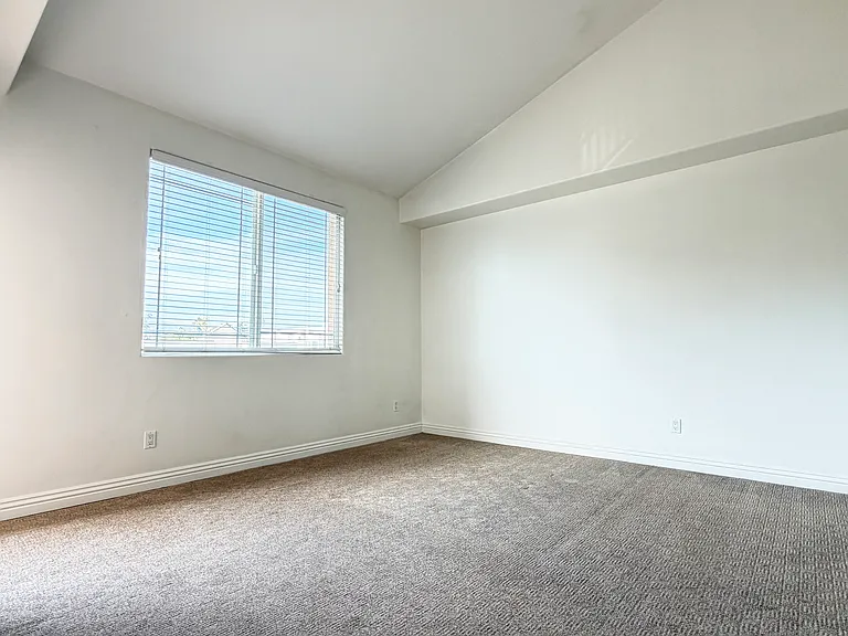 5132 Maplewood Ave #305 — Photo 19