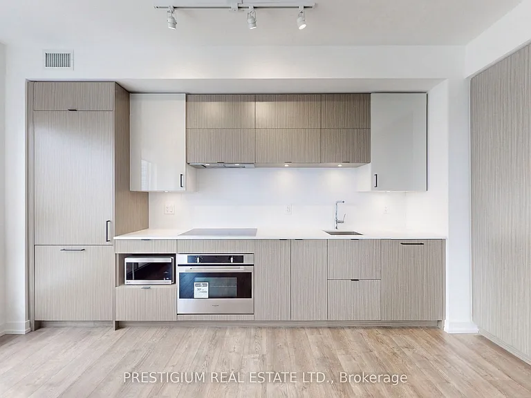 20 Edward St #Penthouse 02 — Photo 9