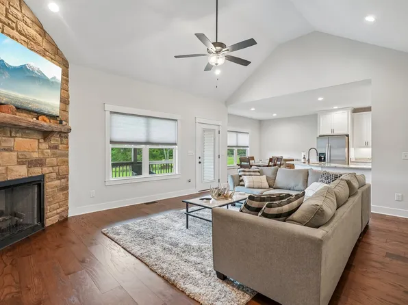 1036 Hayshed Rd, Dickson, TN 37055