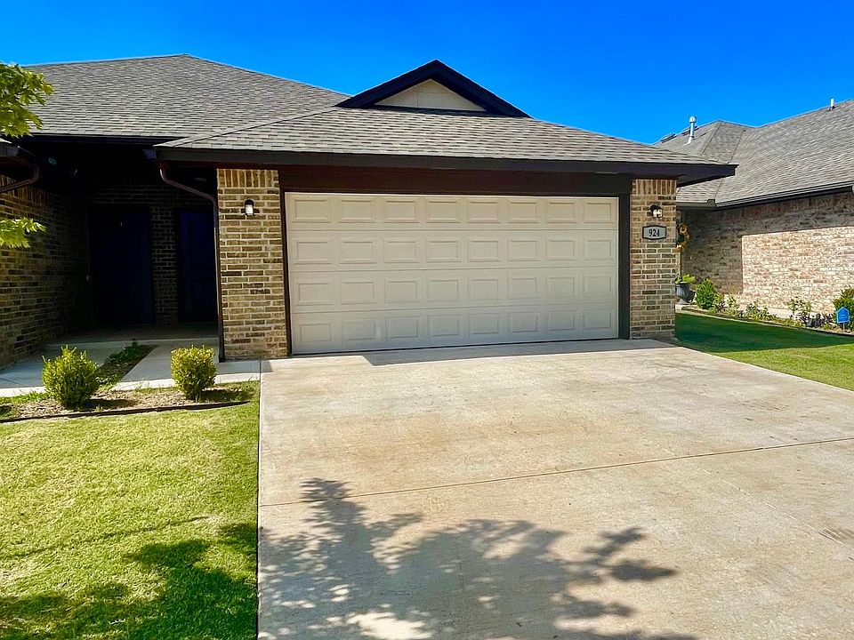 1st image of 924 Coles Creek Ln
