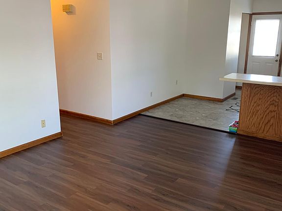 3rd image of 86 E Franklin Ave