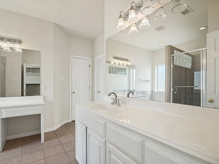 1000 Leoti Ln — Photo 8