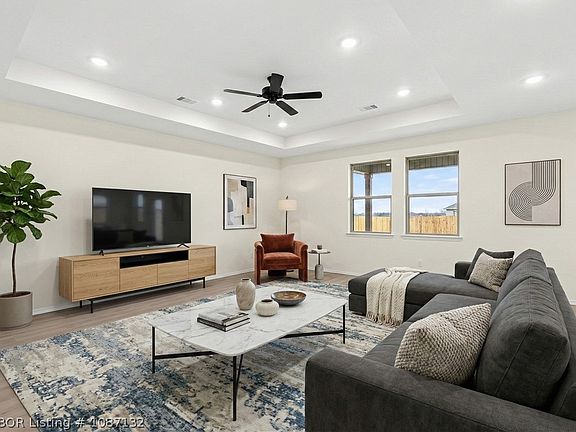 4th image of 124 Countryside Way