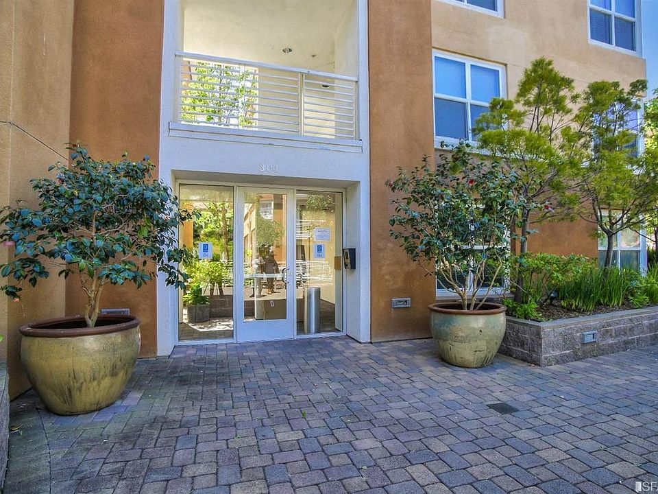 1st image of 301 Crescent Ct APT 3218