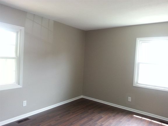 5th image of 110 Peachwood St