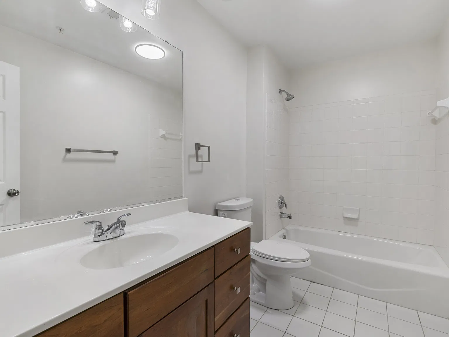 3 bed, 3.5 bath, $4,700 — Photo 4