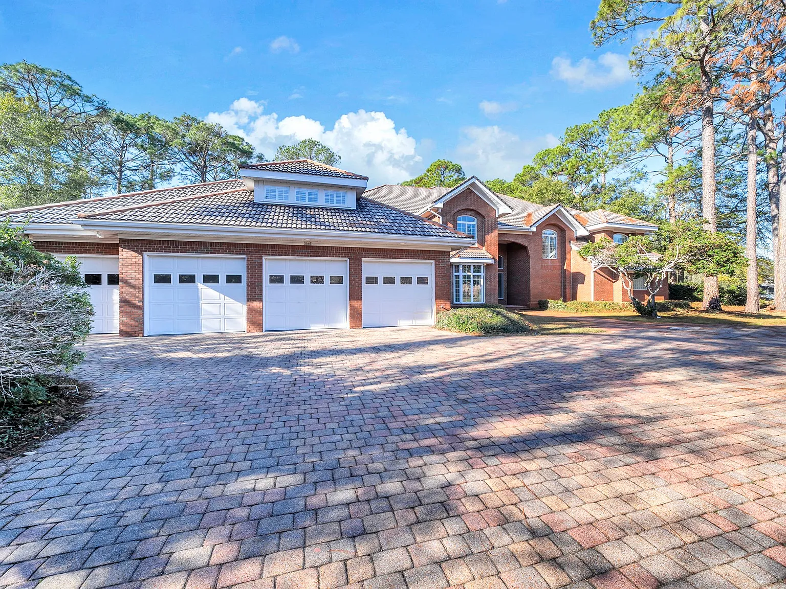 6 bed, 8.5 bath, 7275 sqft, $6,250 — Photo 1