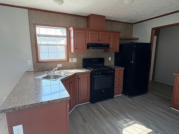 4th image of 1093 Scarlet Oak East 226