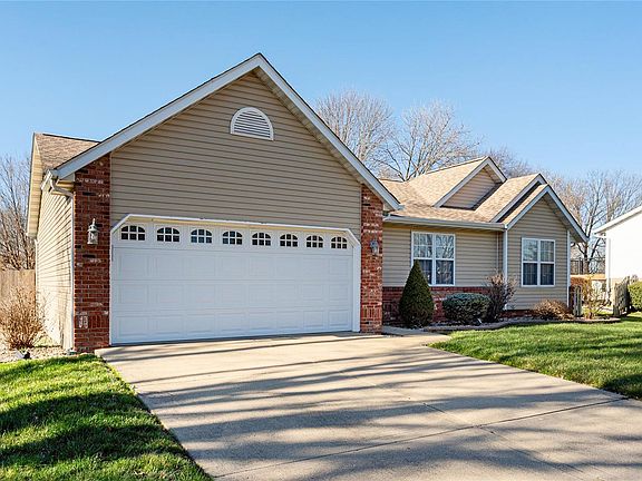 3rd image of 2308 Holiday Ln
