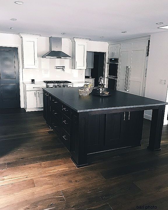 1st image of 6366 Lakeview Ct