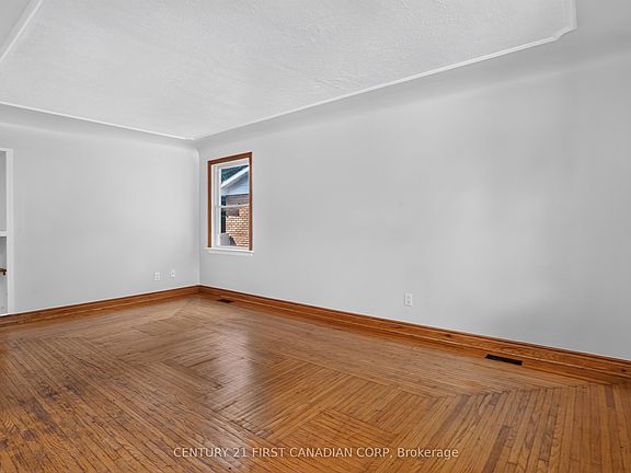 4th image of 244 Edinburgh St