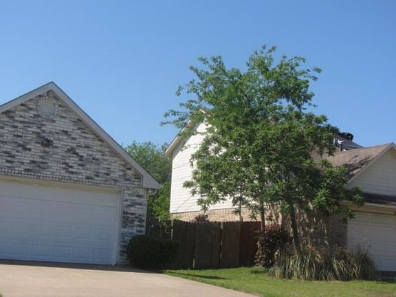 3rd image of 106 Mesa Moor Dr