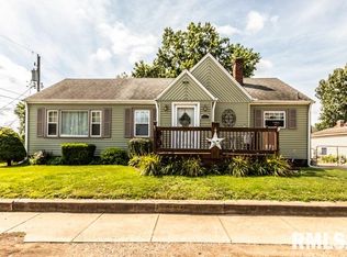 402 Insull St, Pekin, IL 61554