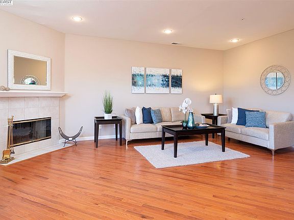 5th image of 2210 Parnassus Ct #303