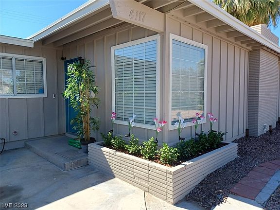 2nd image of 4117 Las Lomas Ave