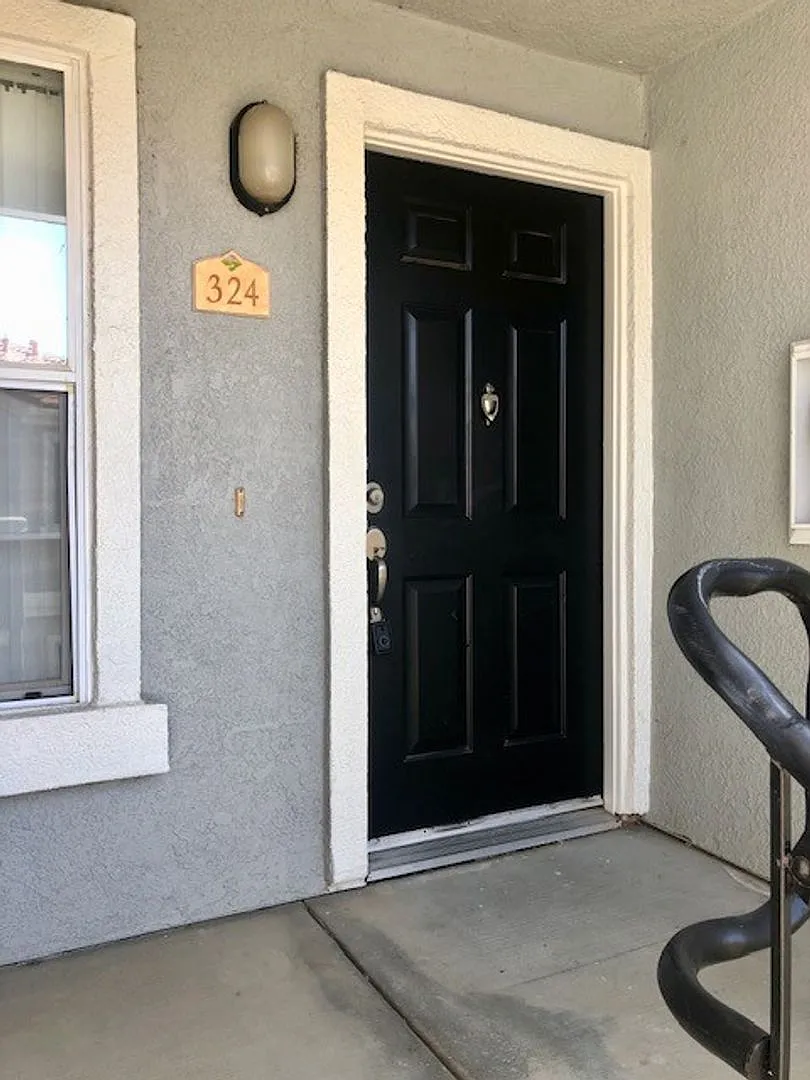 Beautiful 2 Bedroom 2 Bath Condo in Altura Villas! — Photo 3