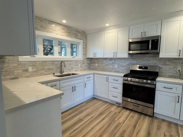 7 Cove Rd #11B