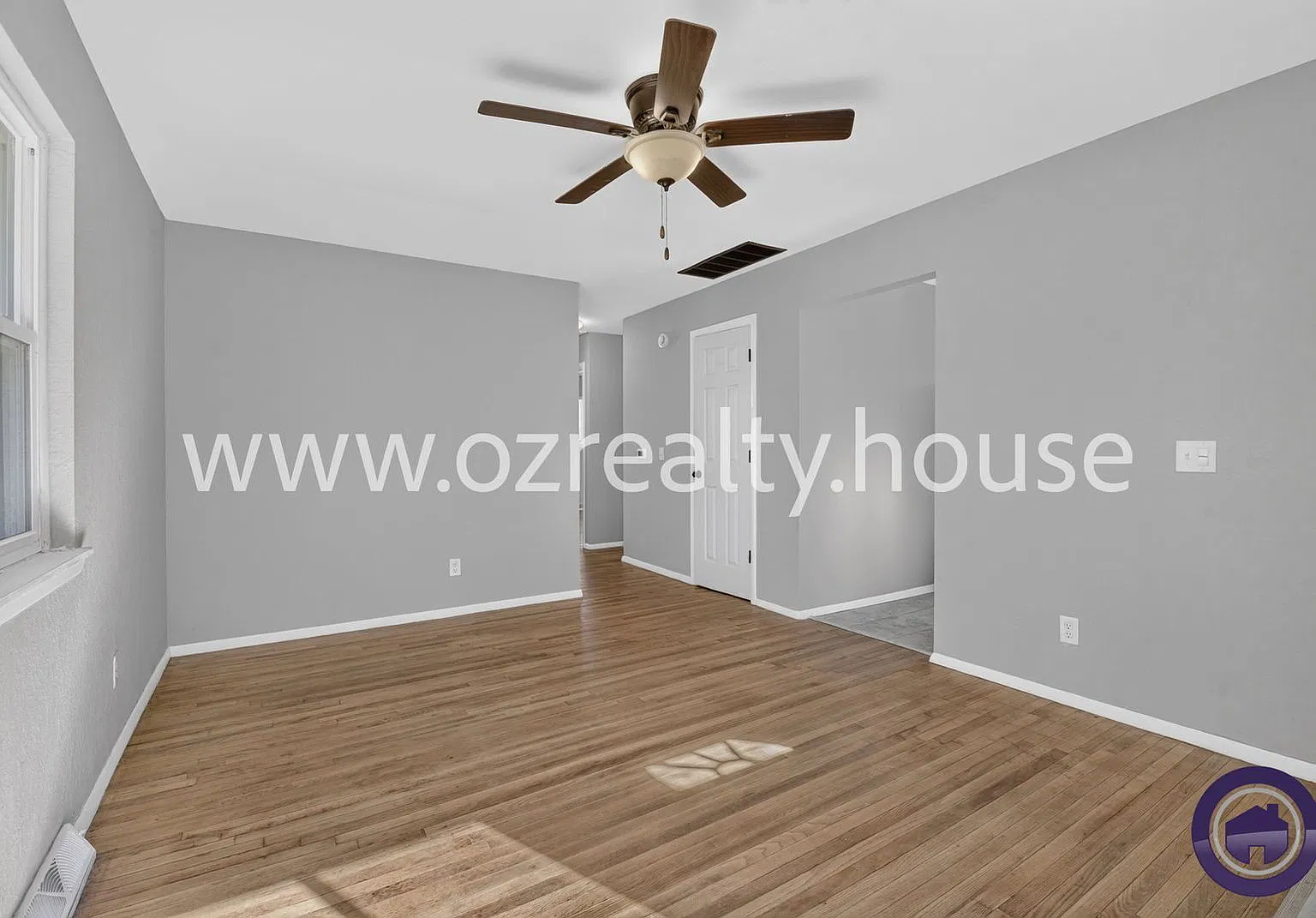 3 bed, 1.0 bath, 1960 sqft, $1,145 — Photo 3