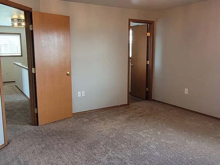 1349 E Greens Loop — Photo 31