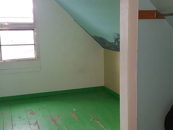 5th image of 612 E 4th St