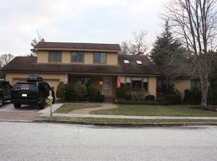 5 Woodstock Dr, Linwood, NJ 08221