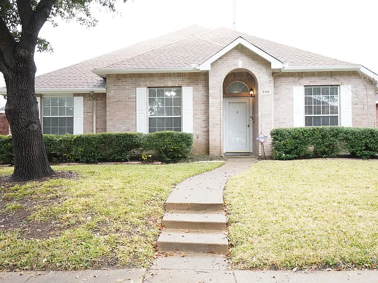 Front view. North Facing entrance provides perfect shade from the Sun.