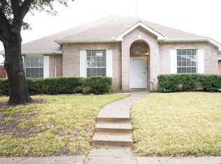 900 Sumner Dr, Mesquite, TX 75149