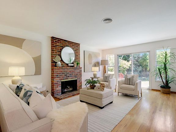 4th image of 878 Hummingbird Dr