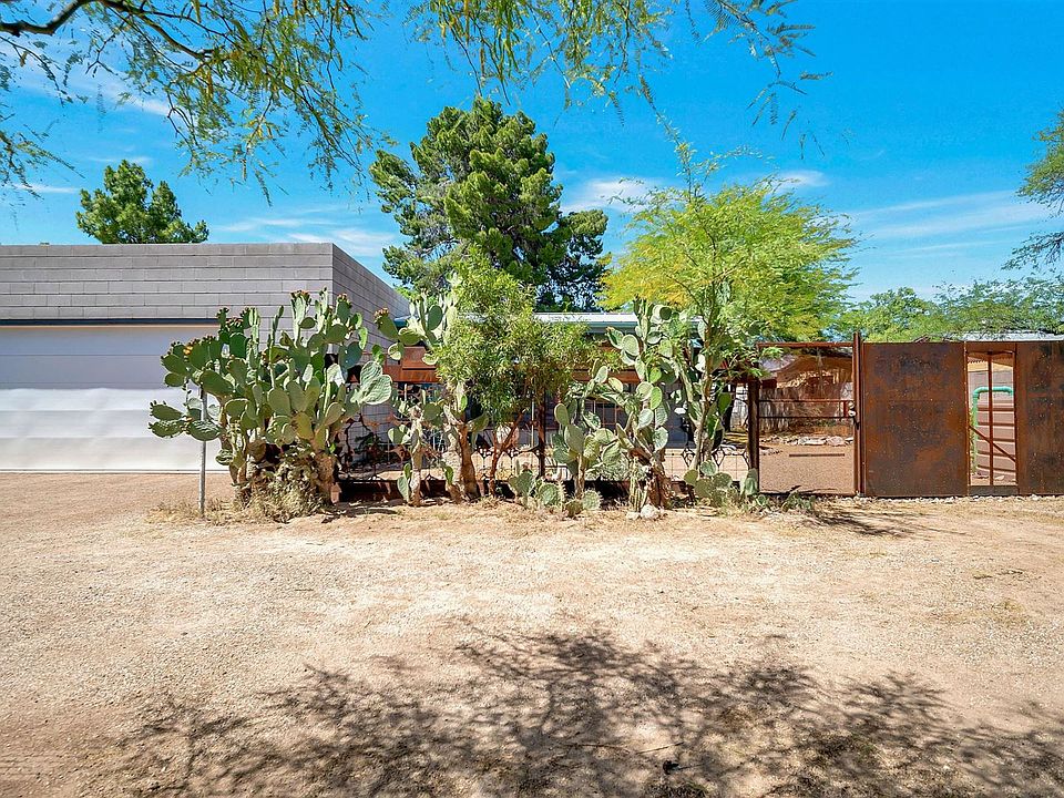 1st image of 2533 E Blacklidge Dr