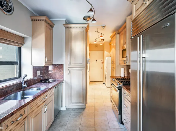 425 East 58th Street image 1 of 8