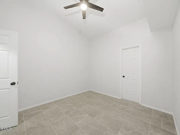 821 Los Lagos Way #B — Photo 23