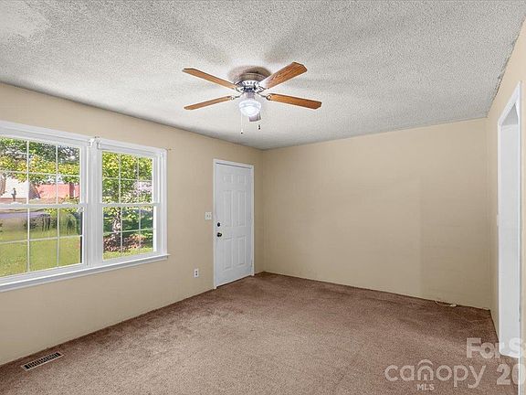 3rd image of 101 Cedar Ln