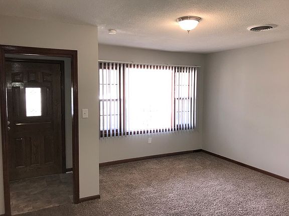 3rd image of 108 Woodride Ct
