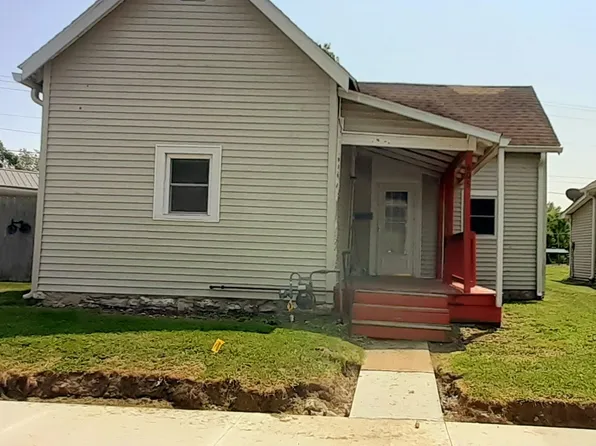 605 E 8th St, Rushville, IN 46173