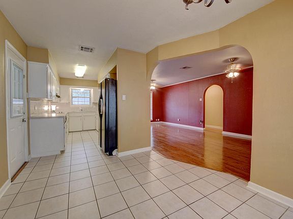 5th image of 107 Westward Ave