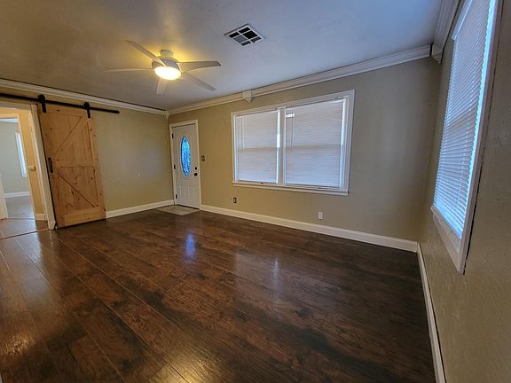 3rd image of 1424 Magnolia Ln