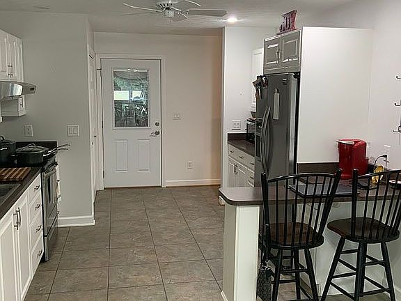 4th image of 615 Carriage Dr