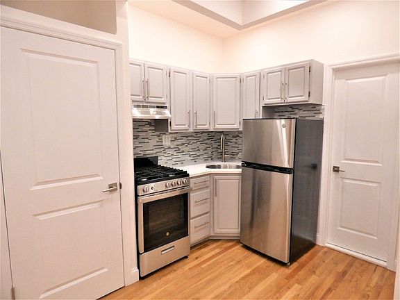 4th image of 304 E 91st St APT 2D