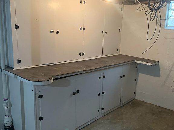 4th image of 2421 Woodway Ave