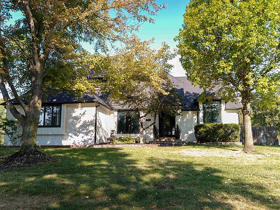 4th image of 1308 N Fieldcrest Ct