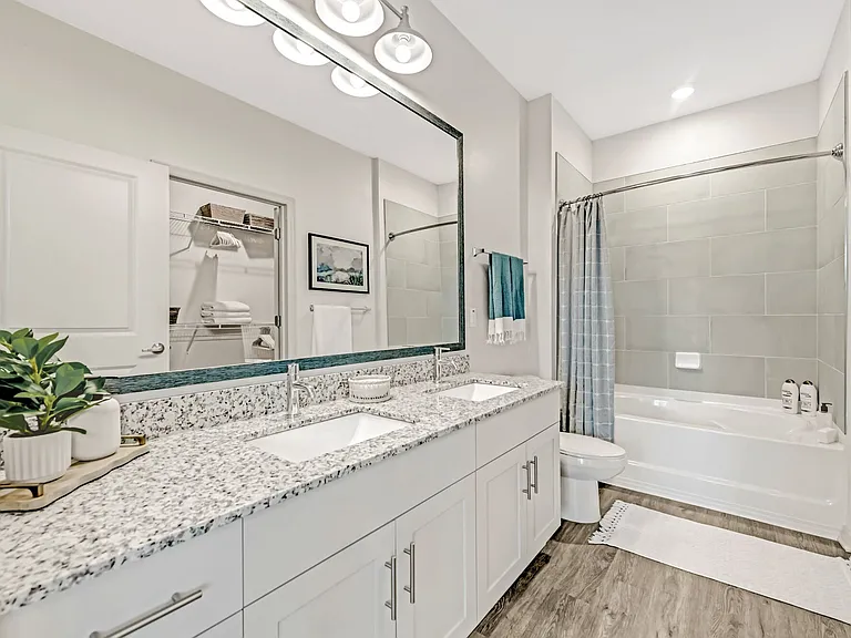 Tessa Springs — Photo 31