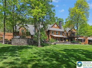 310 Hunters Farm Rd, Henryville, PA 18332