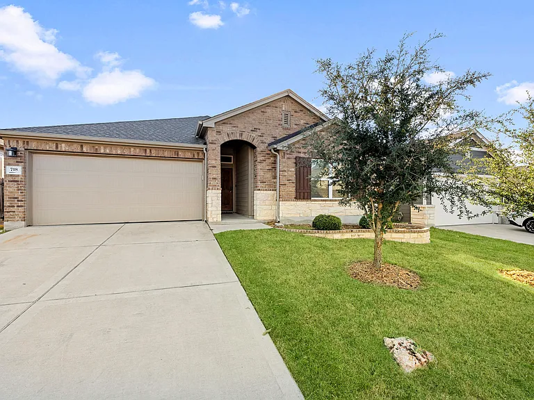 718 Bridgestone Way — Photo 1