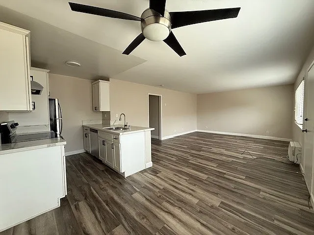 2 bed, 950 sqft, $3,060 — Photo 2
