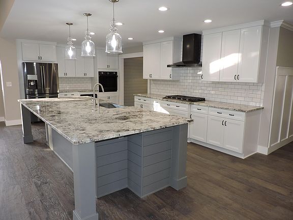2nd image of 501 Greenglade Ave