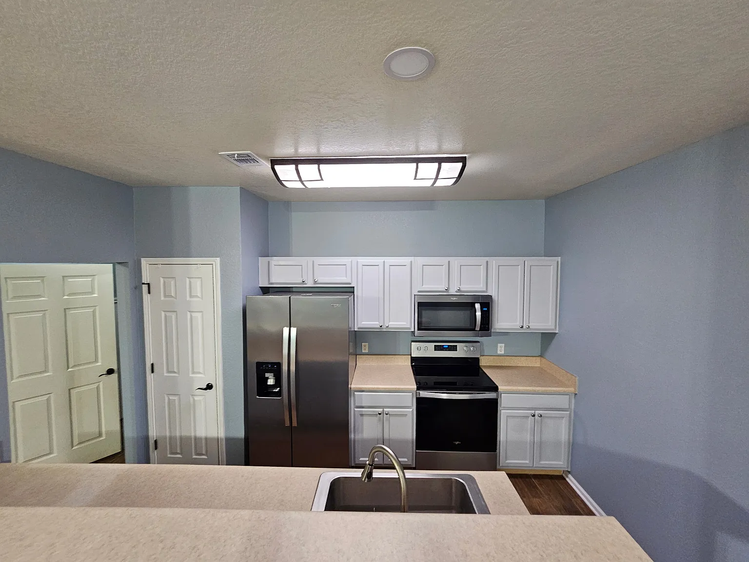 3 bed, 2.5 bath, 1440 sqft, $2,300 — Photo 3